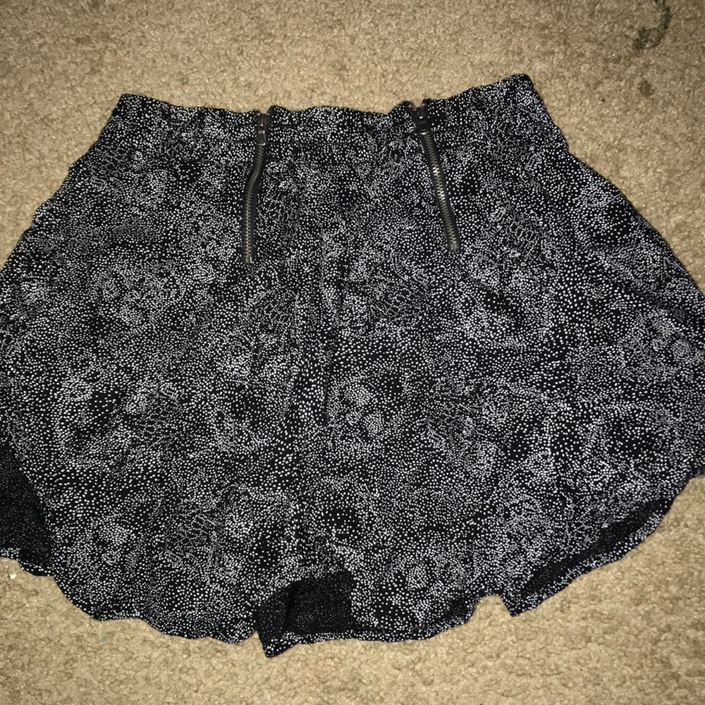 Vans Gray/Black Ruffled Skirt